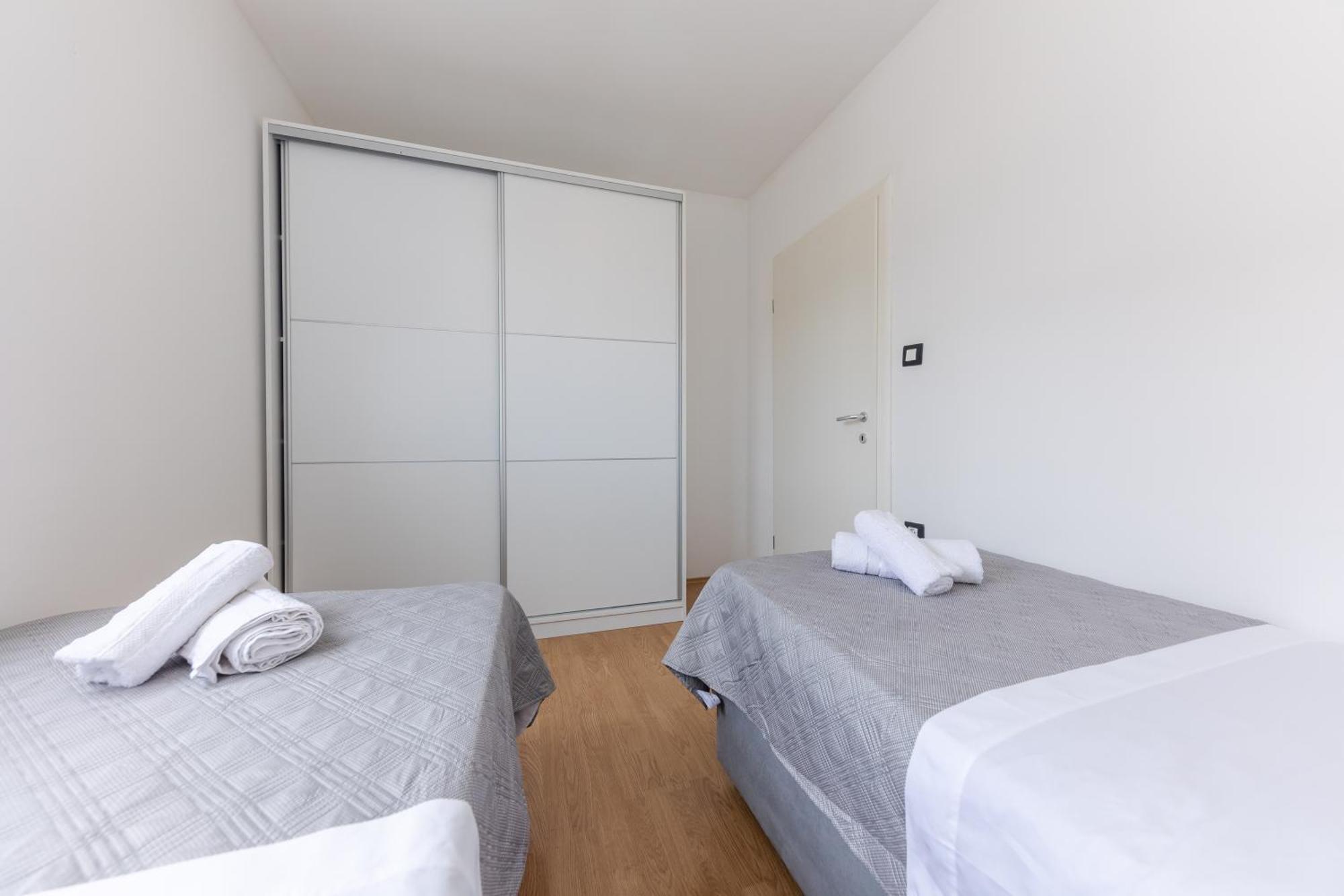 House Niko M With 6 Apartments Split Exterior photo