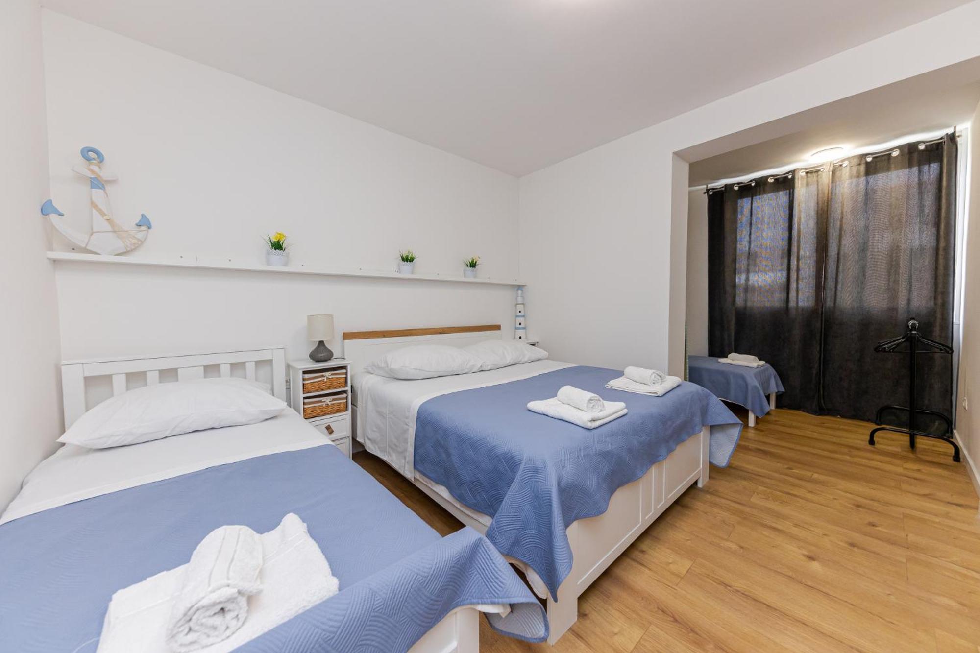 House Niko M With 6 Apartments Split Exterior photo