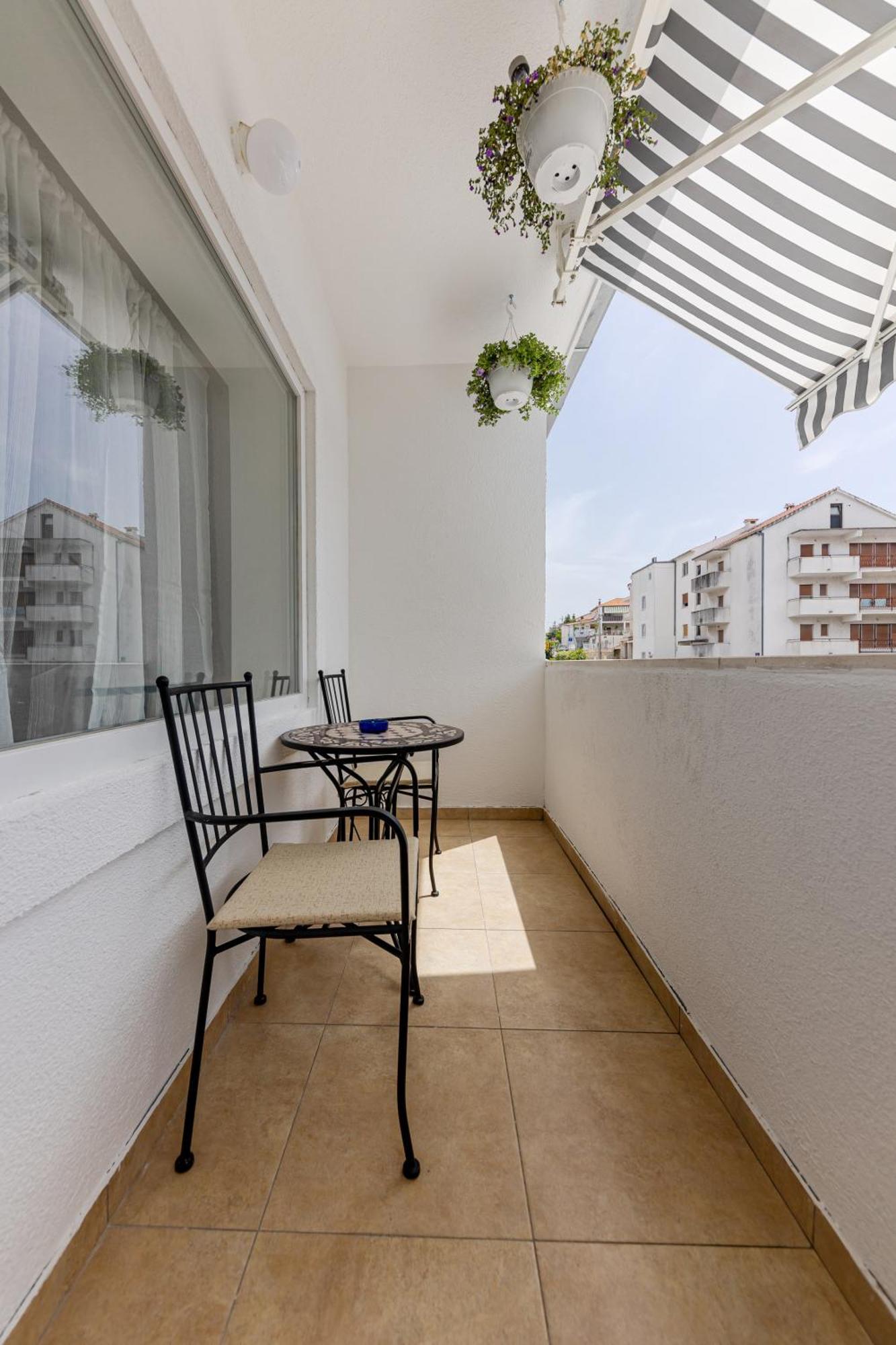 House Niko M With 6 Apartments Split Exterior photo