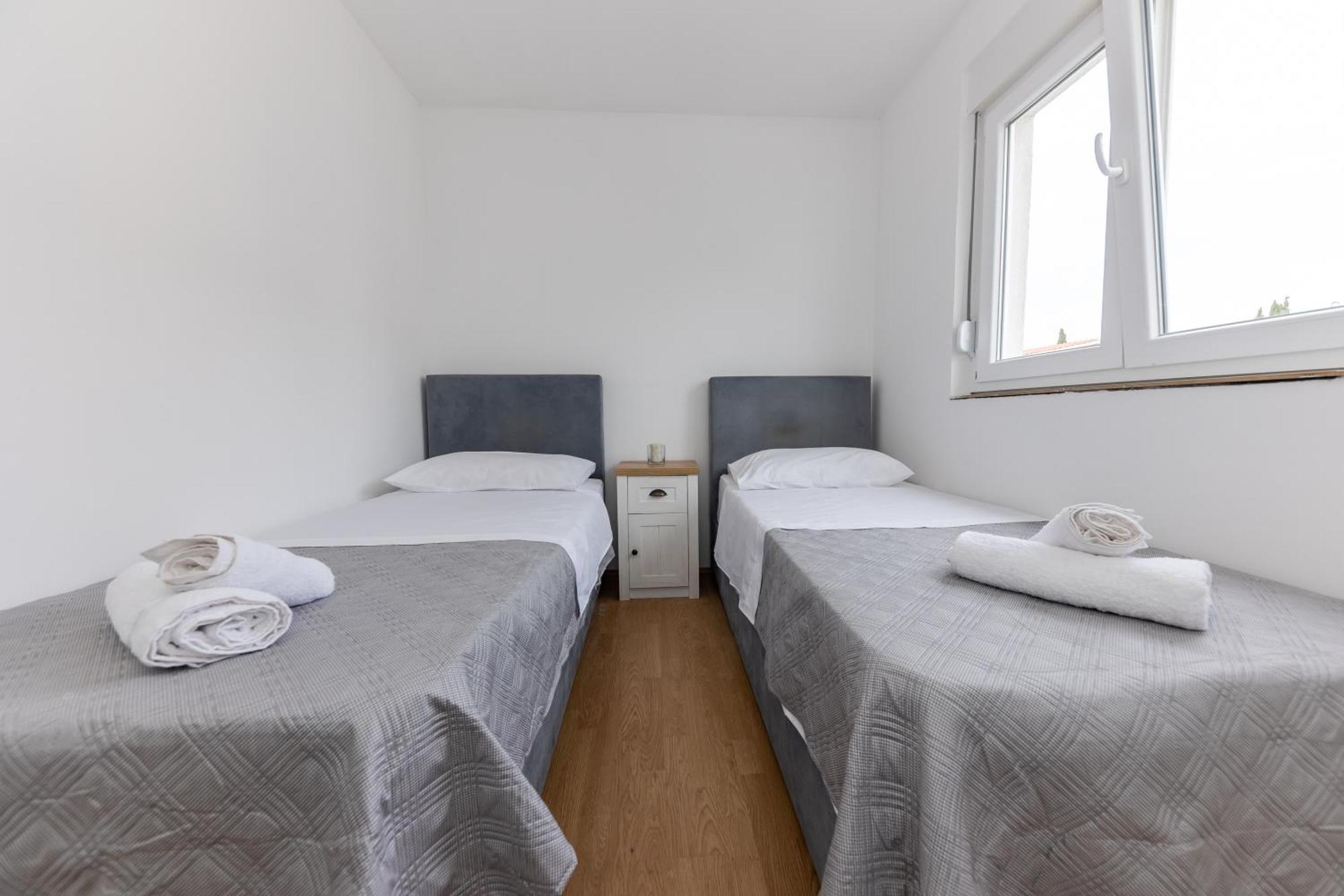 House Niko M With 6 Apartments Split Exterior photo
